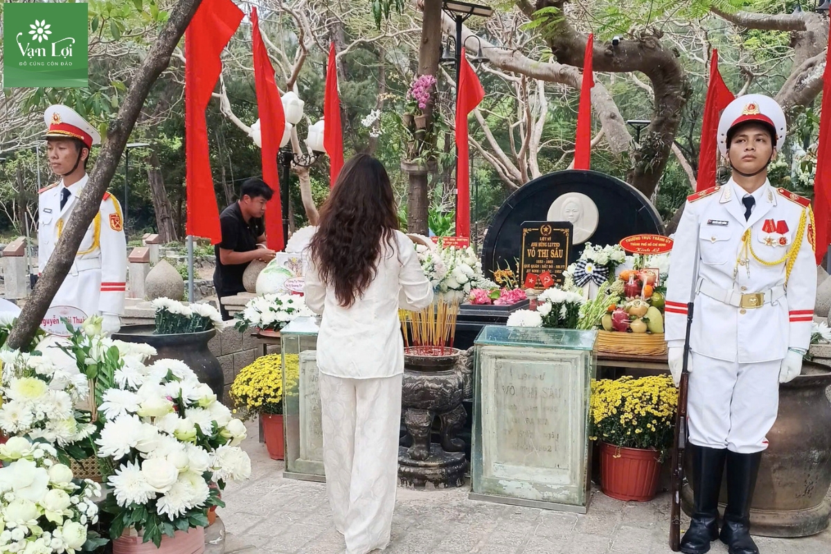 Khách hành hương thực hiện lễ Cô Sáu Côn Đảo trang nghiêm tại Nghĩa trang Hàng Dương